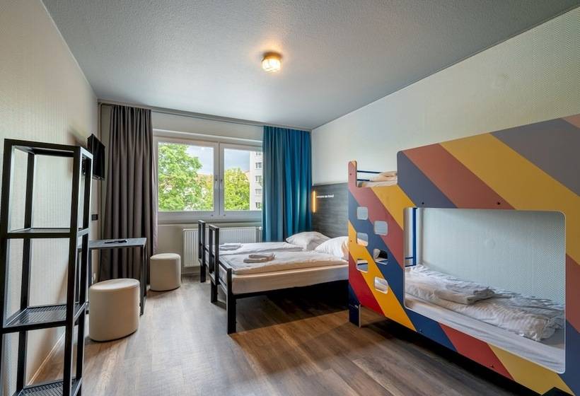 اتاق خانوادگی, a&o Berlin Kolumbus