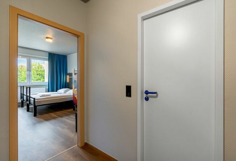 اتاق خانوادگی, a&o Berlin Kolumbus