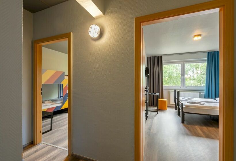 اتاق خانوادگی, a&o Berlin Kolumbus