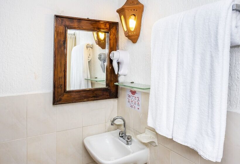 エコノミー４人部屋, Capital O Hotel Central, Xalapa