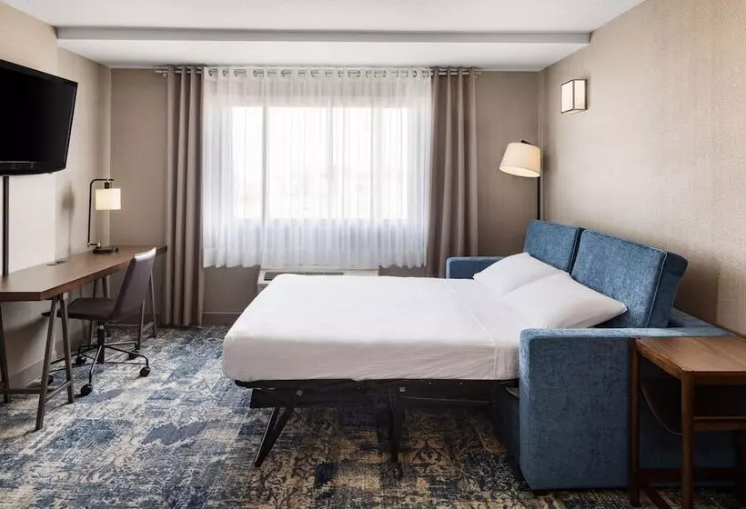 سوییت, Four Points By Sheraton Edmonton South