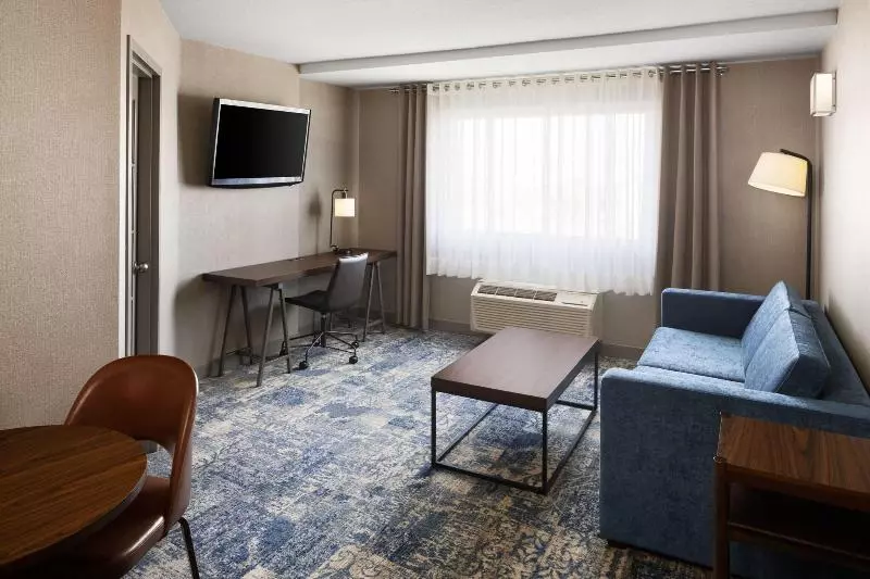 Suite Queen Bed, Four Points By Sheraton Edmonton South