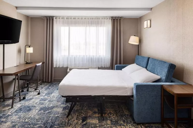 Suite Queen Bed, Four Points By Sheraton Edmonton South