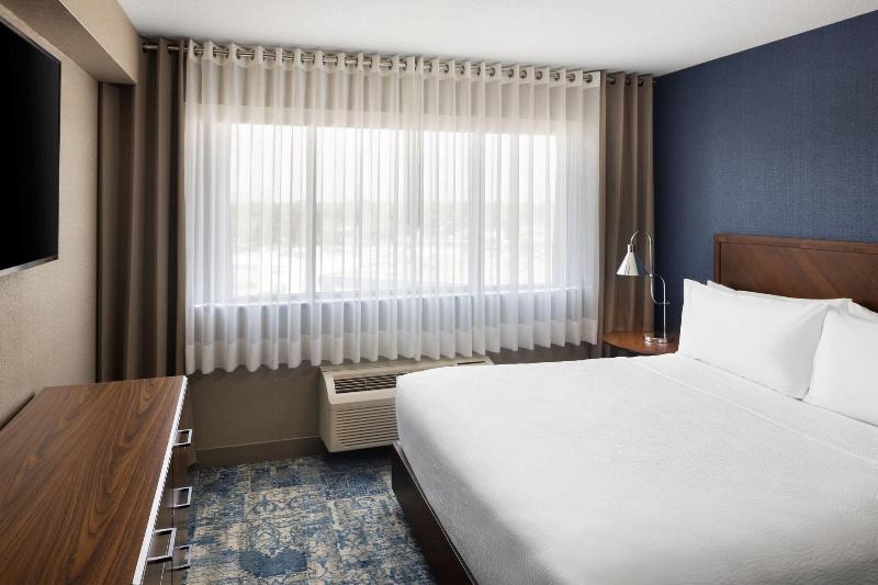 Suite King Size Bed, Four Points By Sheraton Edmonton South