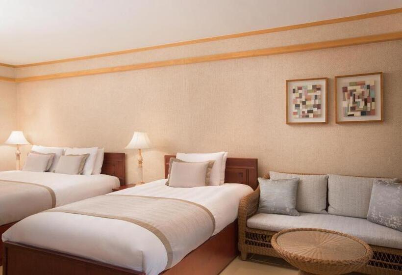 Семейный Номер Вид на Сад, Lotte Hotel Jeju