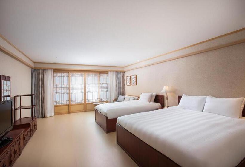 Семейный Номер Вид на Сад, Lotte Hotel Jeju