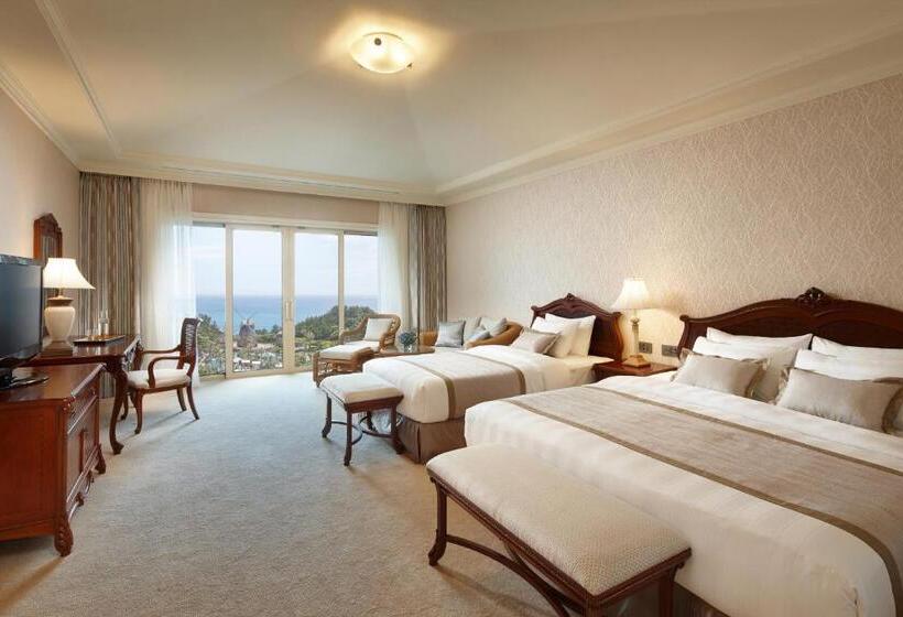 Семейный Номер Вид на Море, Lotte Hotel Jeju