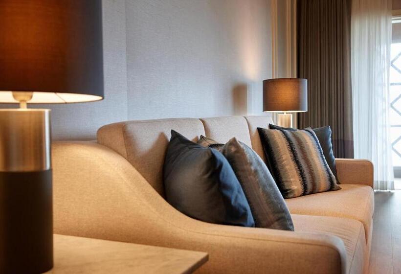 Люкс Премиум, Lotte Hotel Jeju