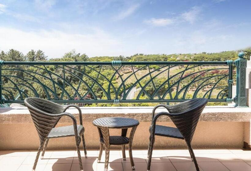 Семейный Номер Вид на Сад, Lotte Hotel Jeju