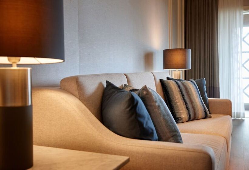 Люкс Премиум, Lotte Hotel Jeju