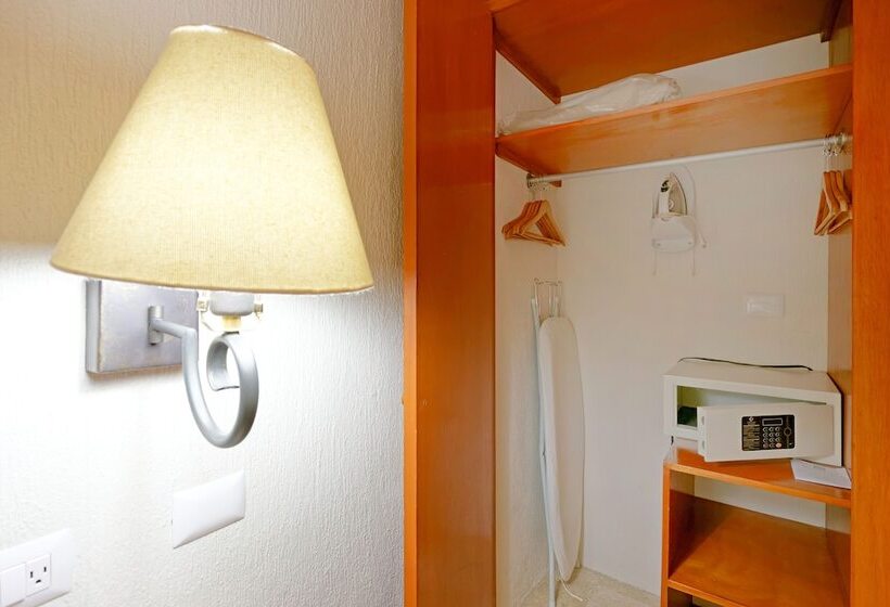 اتاق اجرایی, Olmeca Plaza