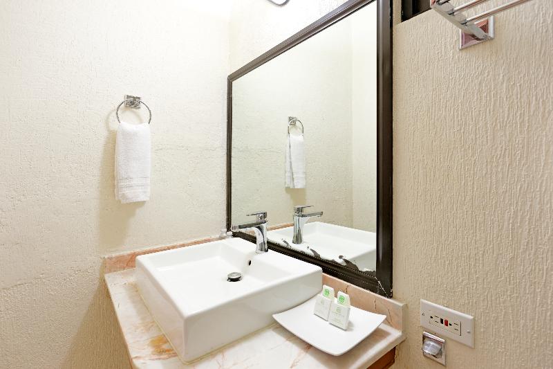 اتاق اجرایی, Olmeca Plaza