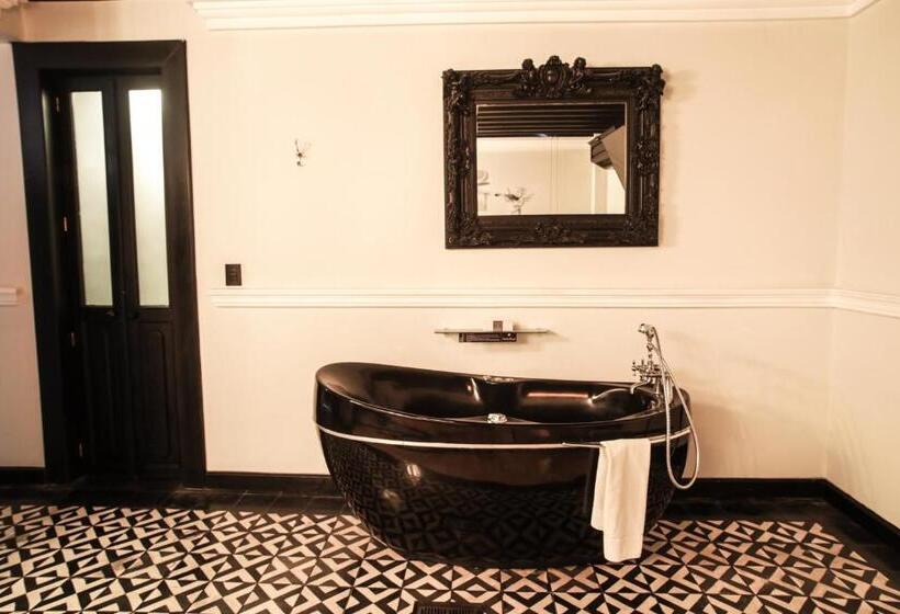 جناح, Quinta Esencia