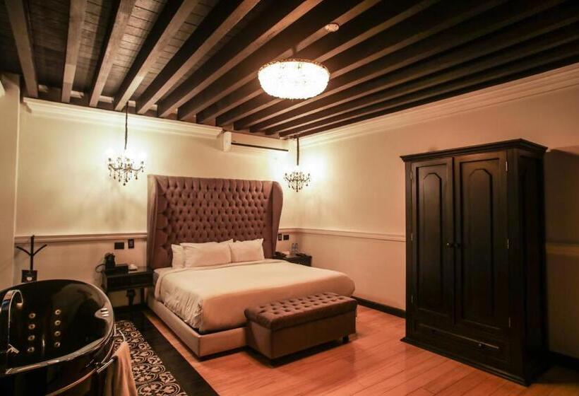 جناح, Quinta Esencia