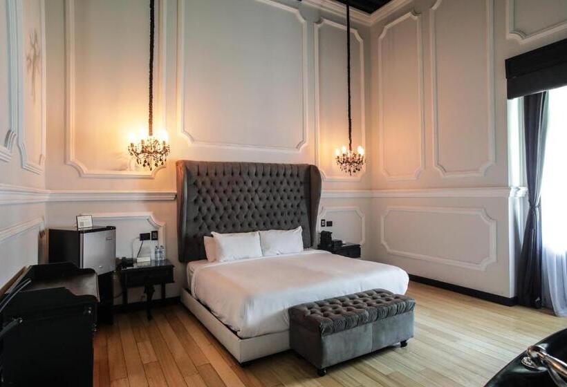 جناح مزوَّد بشرفة, Quinta Esencia