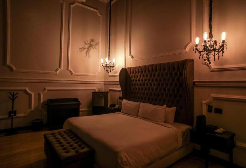 جناح مزوَّد بشرفة, Quinta Esencia