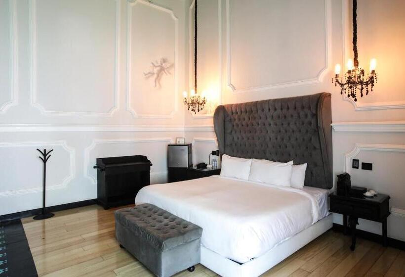 جناح مزوَّد بشرفة, Quinta Esencia