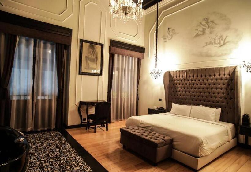 جناح مزوَّد بشرفة, Quinta Esencia