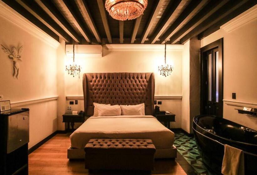 جناح, Quinta Esencia