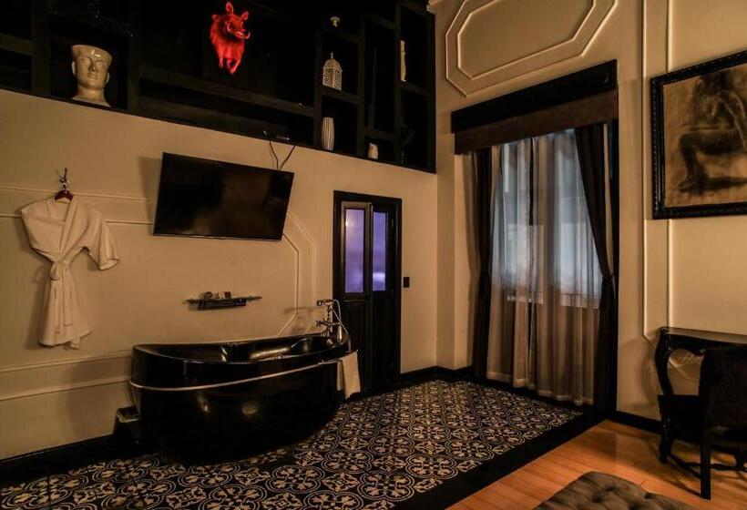 جناح مزوَّد بشرفة, Quinta Esencia