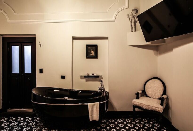 جناح, Quinta Esencia