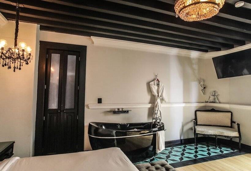 جناح, Quinta Esencia