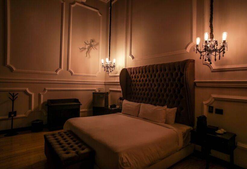 جناح مزوَّد بشرفة, Quinta Esencia