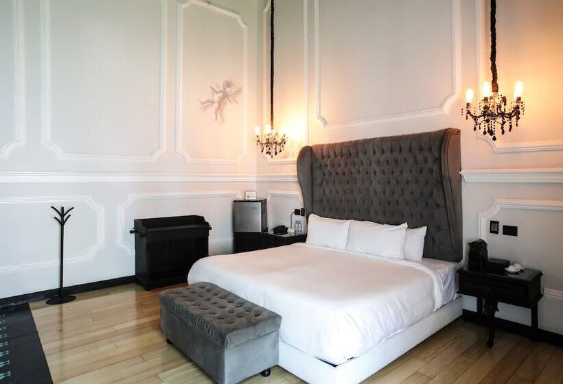 جناح مزوَّد بشرفة, Quinta Esencia