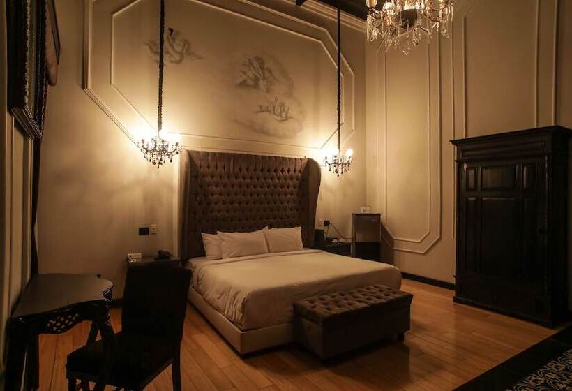 جناح مزوَّد بشرفة, Quinta Esencia