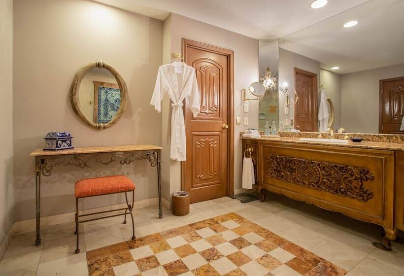 جناح, Quinta Real Saltillo