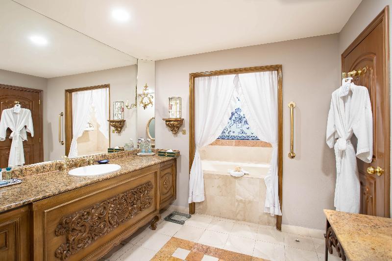 جناح سرير كينج, Quinta Real Saltillo