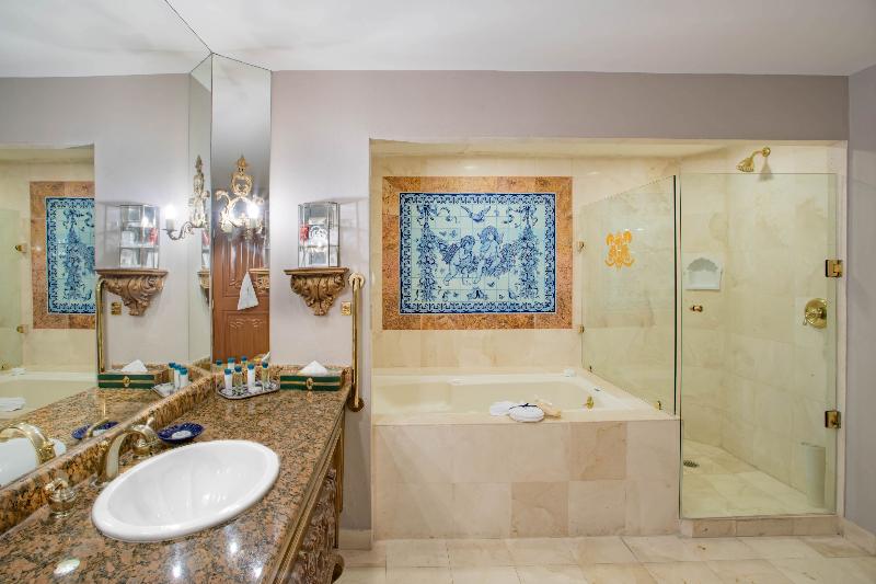 جناح, Quinta Real Saltillo