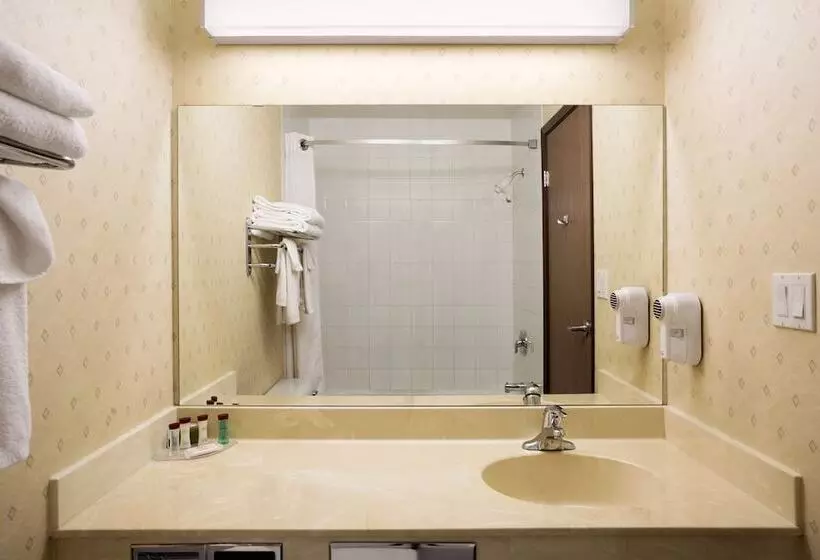Standard-huone, Ramada By Wyndham Clairmont/grande Prairie