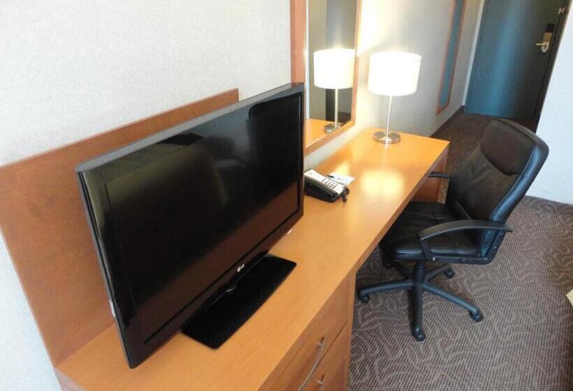２ダブルベッドのスタンダードルーム, Ramada Plaza By Wyndham Montreal