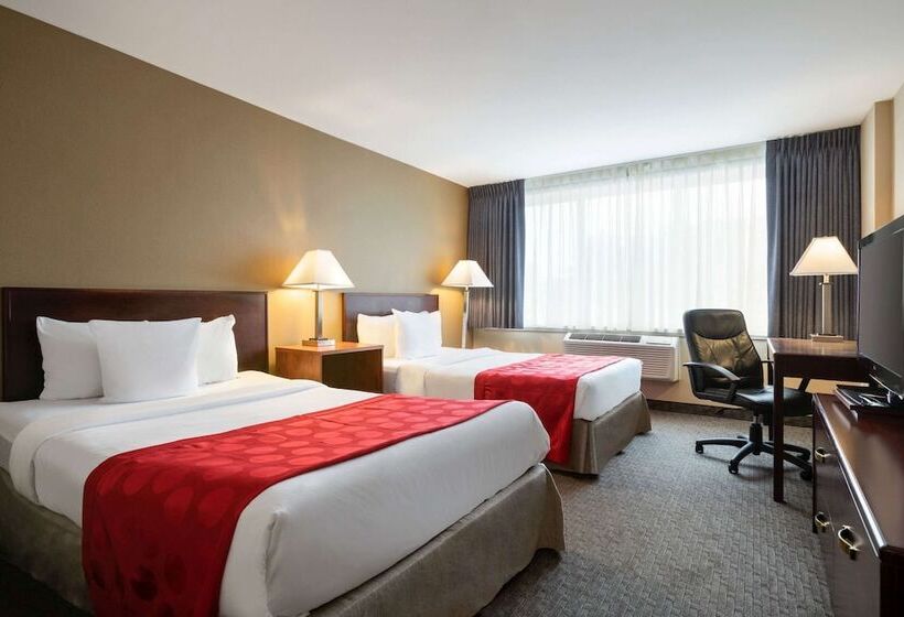 ２ダブルベッドのスタンダードルーム, Ramada Plaza By Wyndham Montreal