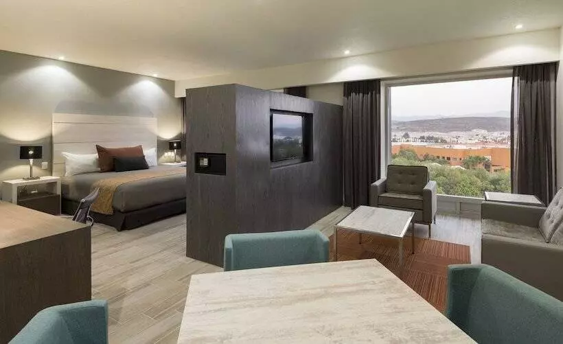 سوییت جونیور, Real Inn San Luis Potosí