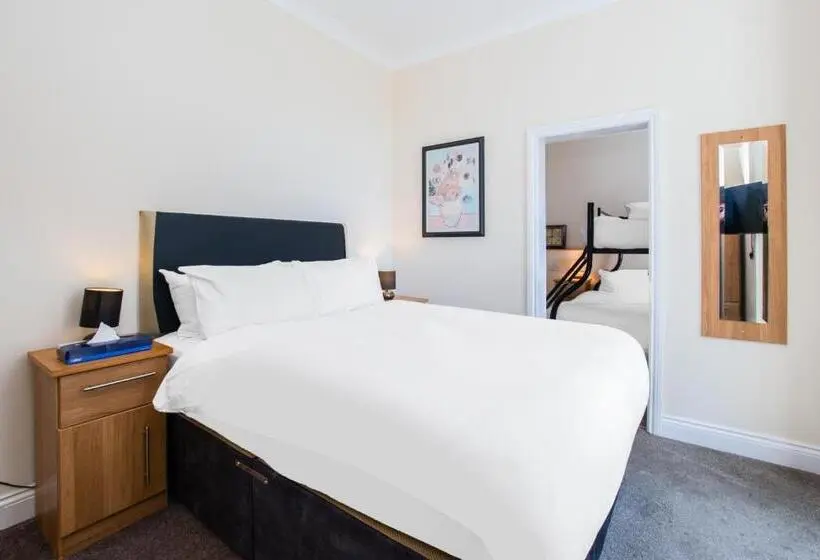 スタンダード４人部屋, Russel Court Hotel Bournemouth Central