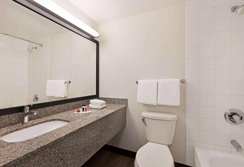 Business szoba, Super 8 By Wyndham Calgary Shawnessy Area