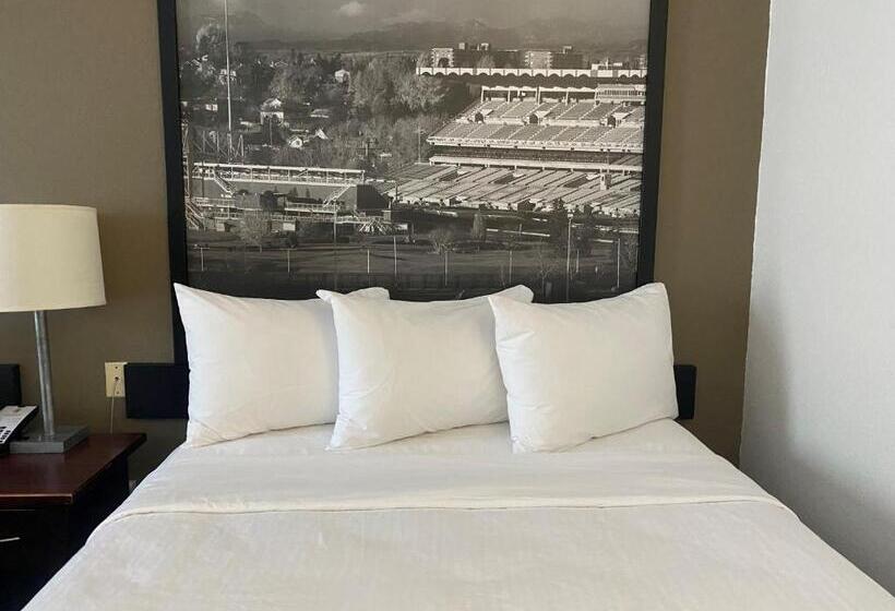 Mozgáskorlátozott Standard Szoba, Super 8 By Wyndham Calgary Shawnessy Area