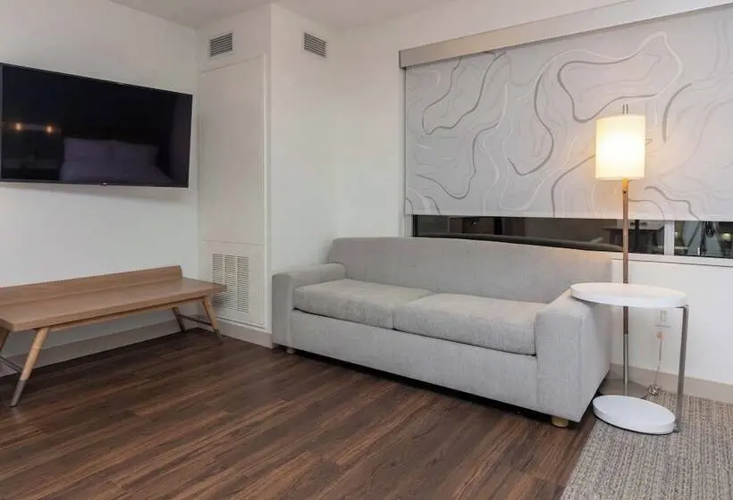 Standard-studio, Element St. Louis Midtown