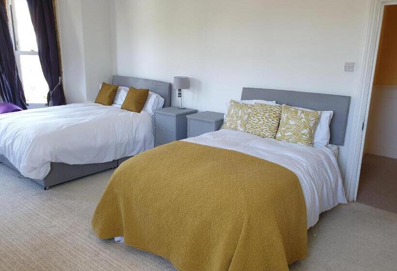 إستوديو ديلوكس, Clarence House Shanklin