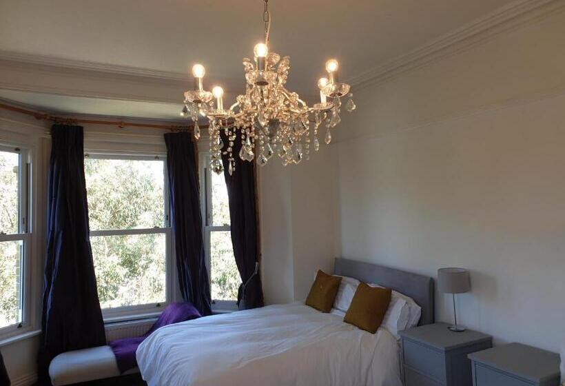 디럭스 스튜디오, Clarence House Shanklin