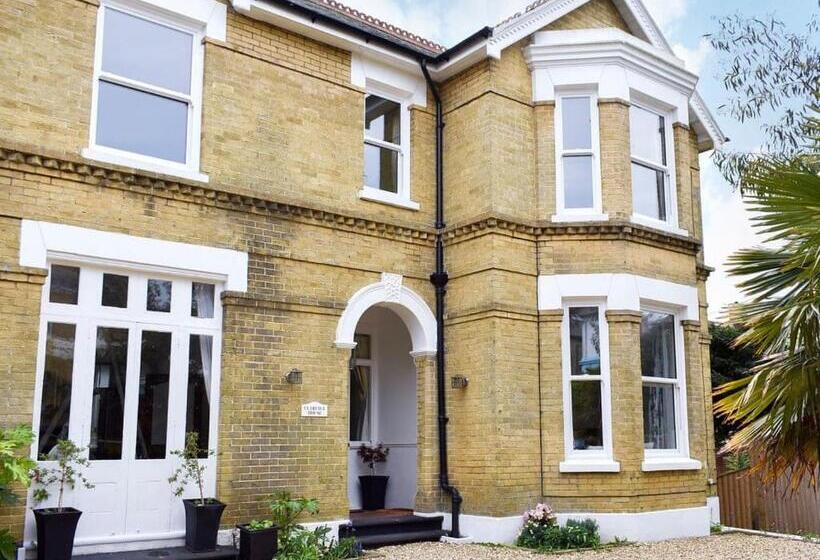 إستوديو ديلوكس, Clarence House Shanklin