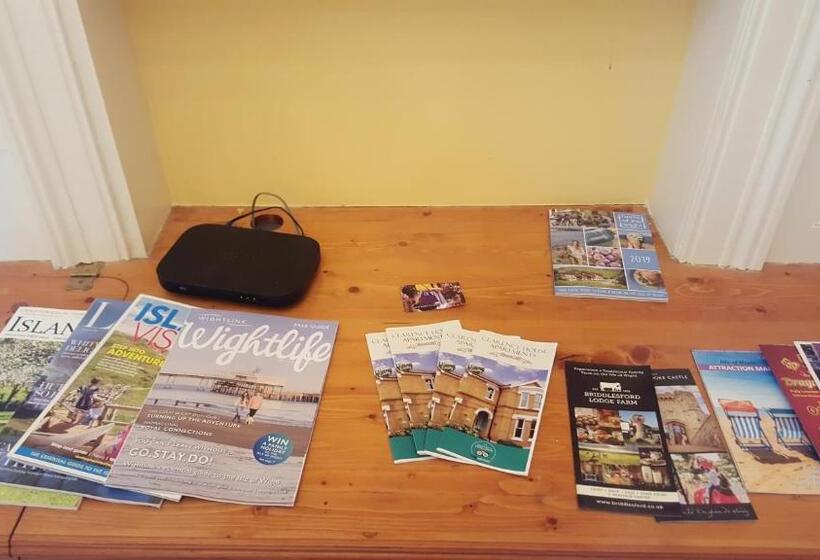 جناح جونيور, Clarence House Shanklin