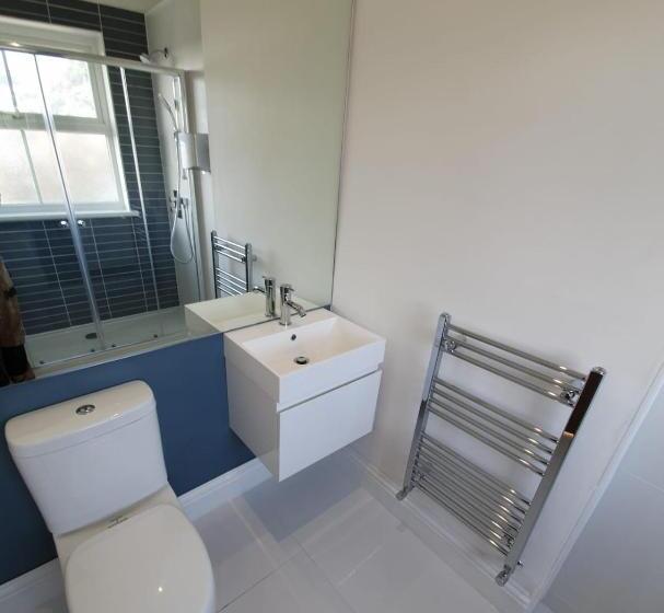 جناح جونيور, Clarence House Shanklin