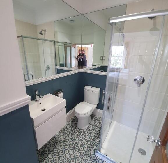 جناح جونيور, Clarence House Shanklin