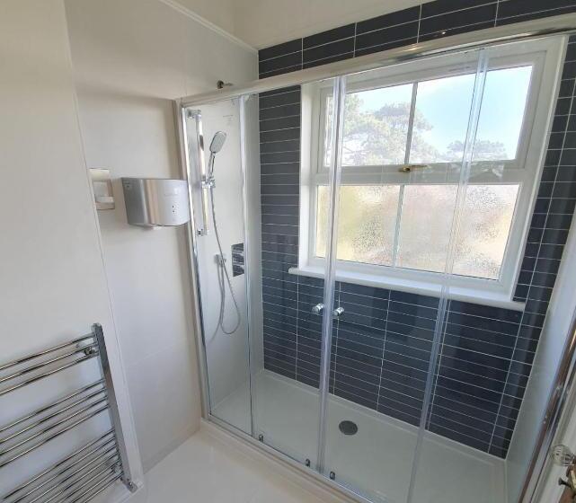 غرفة قياسية مطلّة علي البحر, Clarence House Shanklin