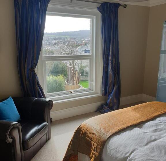 إستوديو قياسى مطلّ علي الحديقة, Clarence House Shanklin