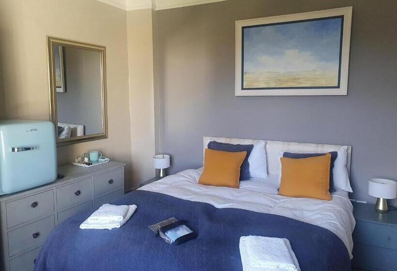 إستوديو قياسى مطلّ علي الحديقة, Clarence House Shanklin