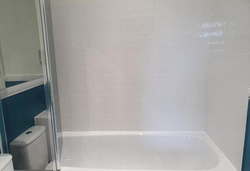 إستوديو قياسى مطلّ علي الحديقة, Clarence House Shanklin